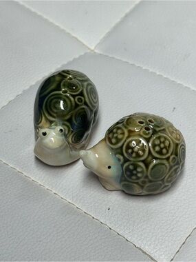 Ceramic Snail and Hedgehog Salt and Pepper Shakers Green
Swirl